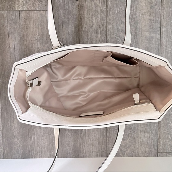 Coach shoulder bag, very lightly used, excellent condition - Picture 5 of 5